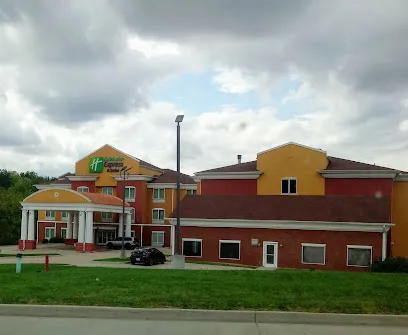 Holiday Inn Express & Suites Kansas City Sport Complex Area